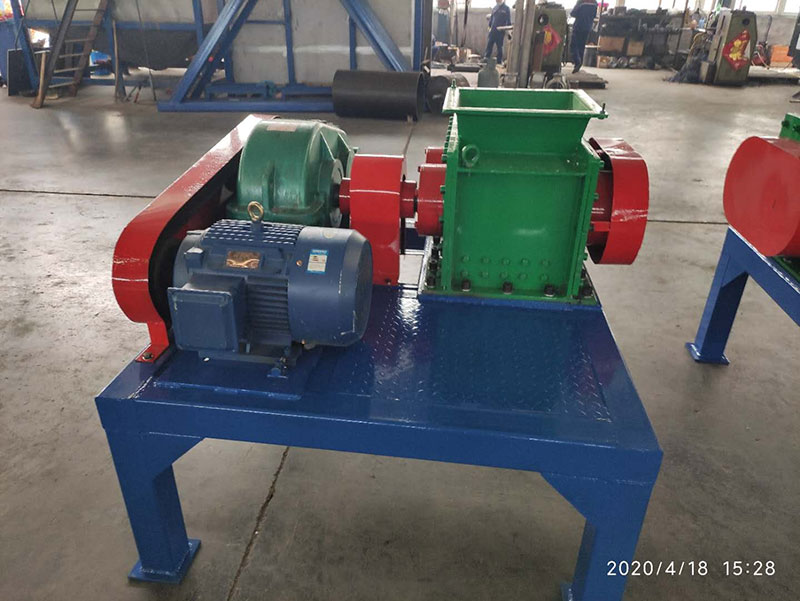 搖篩大型木塊撕碎機(jī)